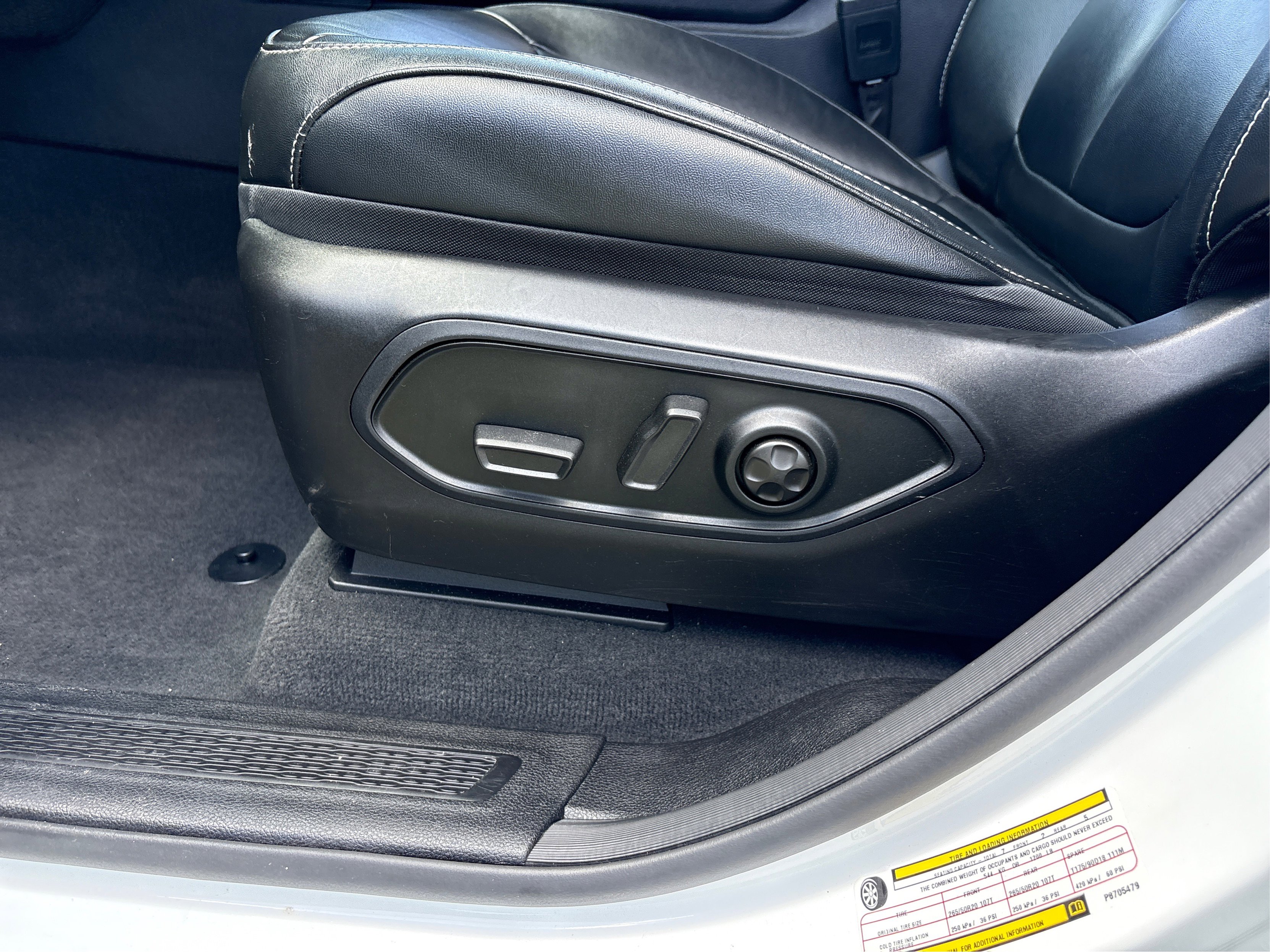 Used 2023 Jeep Grand Cherokee L Limited image 18