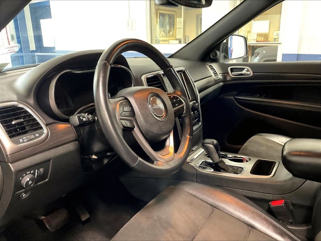 Used 2018 Jeep Grand Cherokee Altitude AWD/4WD image 8