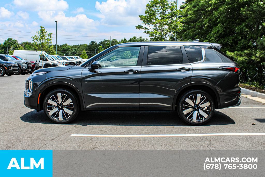 Used 2025 Mitsubishi Outlander SE FWD image 6