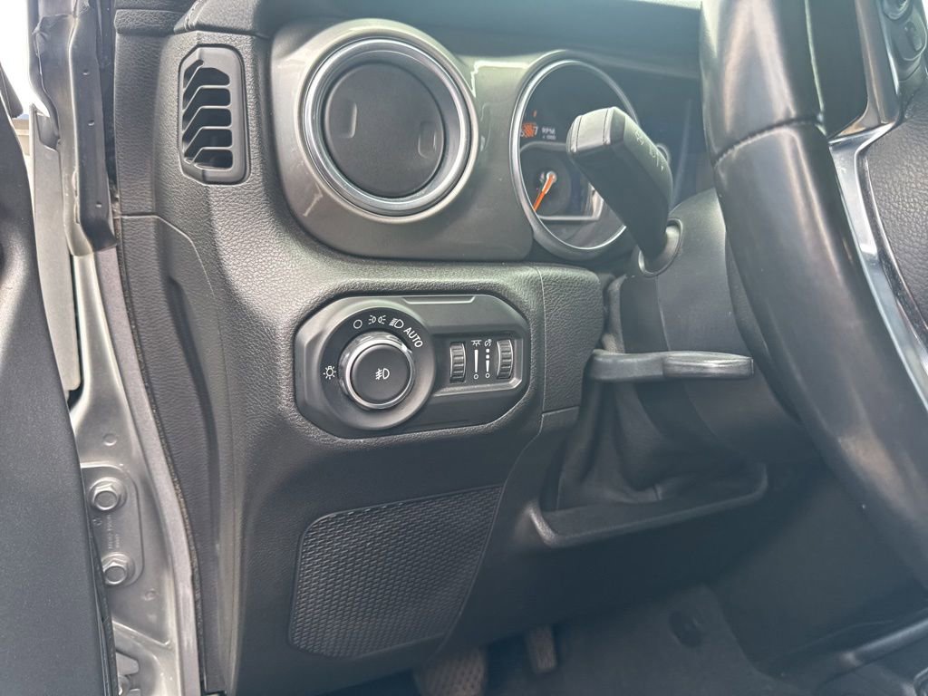 Used 2020 Jeep Wrangler Unlimited Sahara AWD/4WD image 6