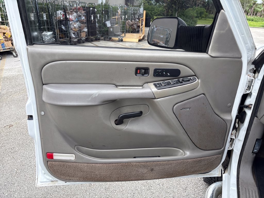 Used 2004 GMC Sierra 3500 SLT w/ Skid Plate Package AWD/4WD image 25