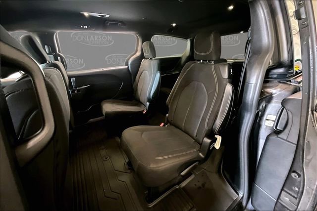 Used 2020 Chrysler Pacifica Touring w/ S Appearance Package image 14