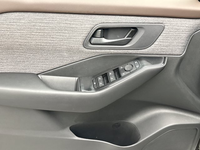 Used 2023 Nissan Rogue S AWD/4WD image 9