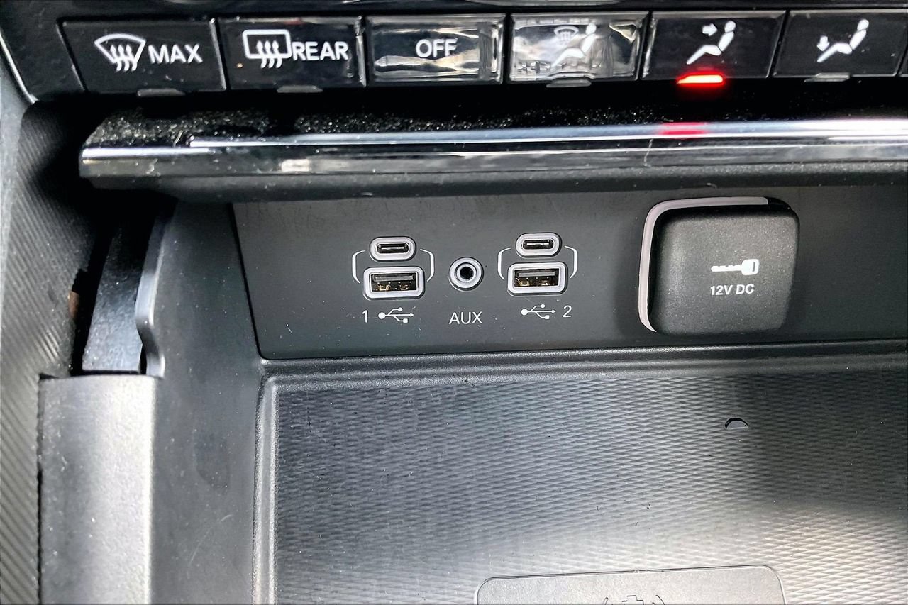 Used 2024 Jeep Grand Cherokee L Altitude AWD/4WD image 17