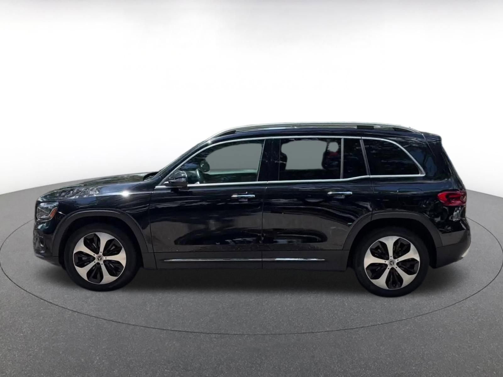 Used 2025 Mercedes-Benz GLB 250 image 10