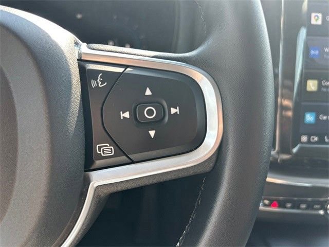 Used 2022 Volvo XC60 B5 Momentum image 24