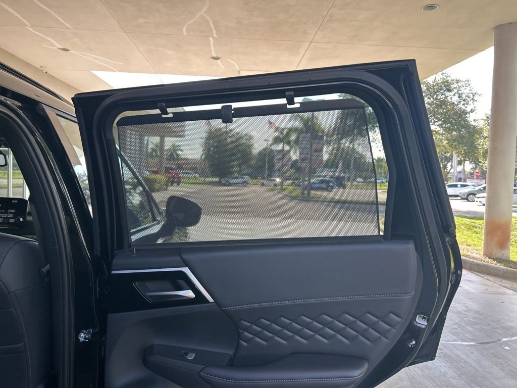 New 2025 Mitsubishi Outlander 4WD Plug-In Hybrid image 30