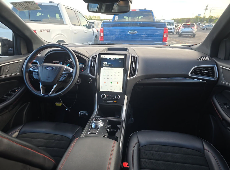 Certified 2024 Ford Edge ST-Line AWD/4WD image 10
