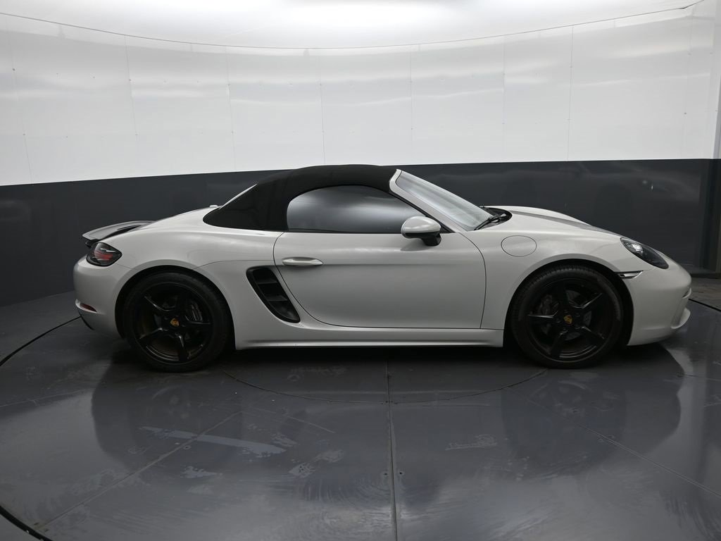 Used 2018 Porsche 718 Boxster image 17