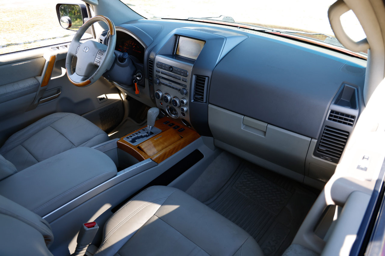 Used 2004 INFINITI QX56 2WD w/ Smart Vision Pkg image 16