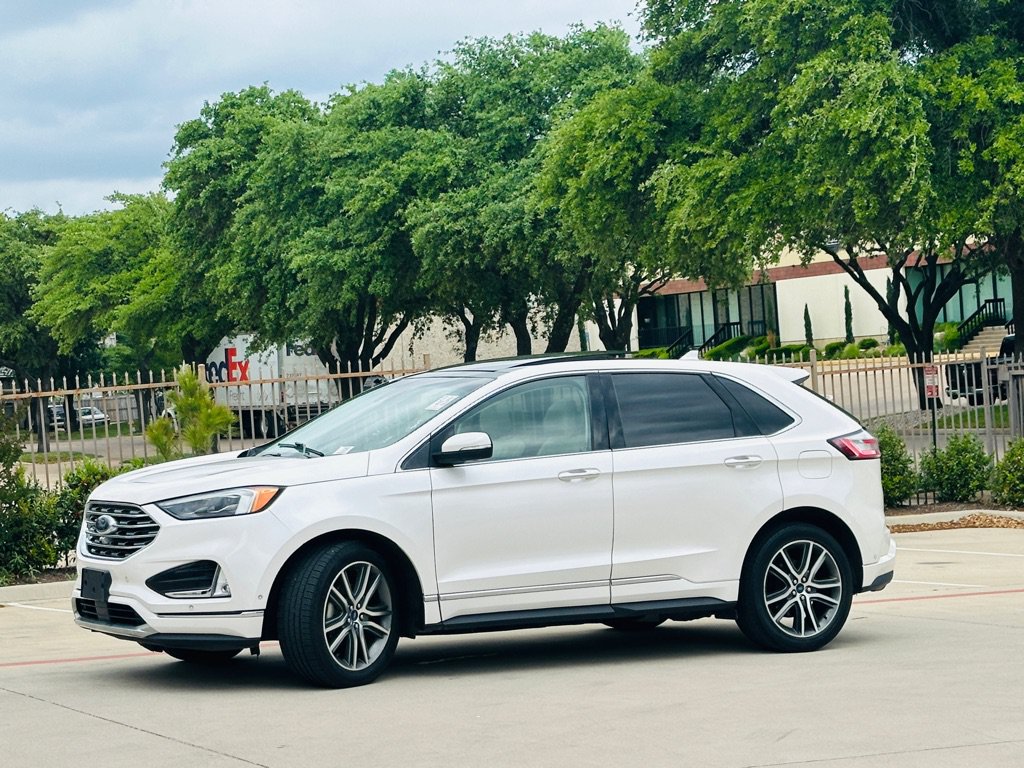 Used 2019 Ford Edge Titanium w/ Equipment Group 301A FWD image 4