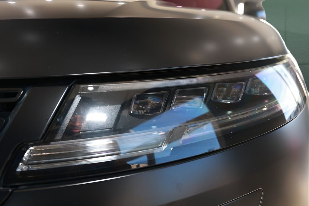 Used 2023 Land Rover Range Rover Sport SE Dynamic image 46