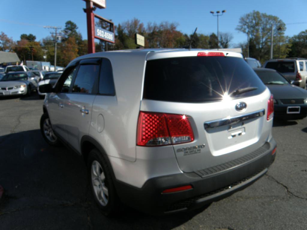 Used 2012 Kia Sorento LX image 3
