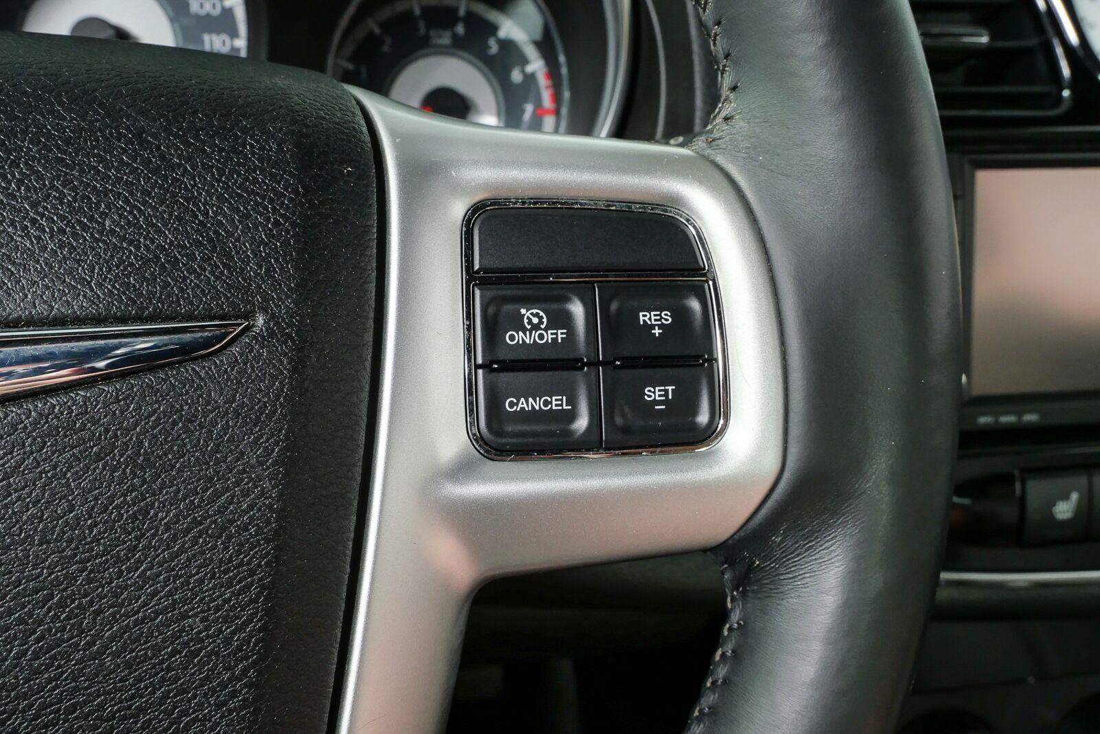 Used 2013 Chrysler 200 Limited FWD image 12