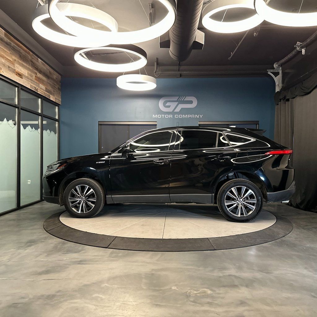 Used 2021 Toyota Venza LE image 6