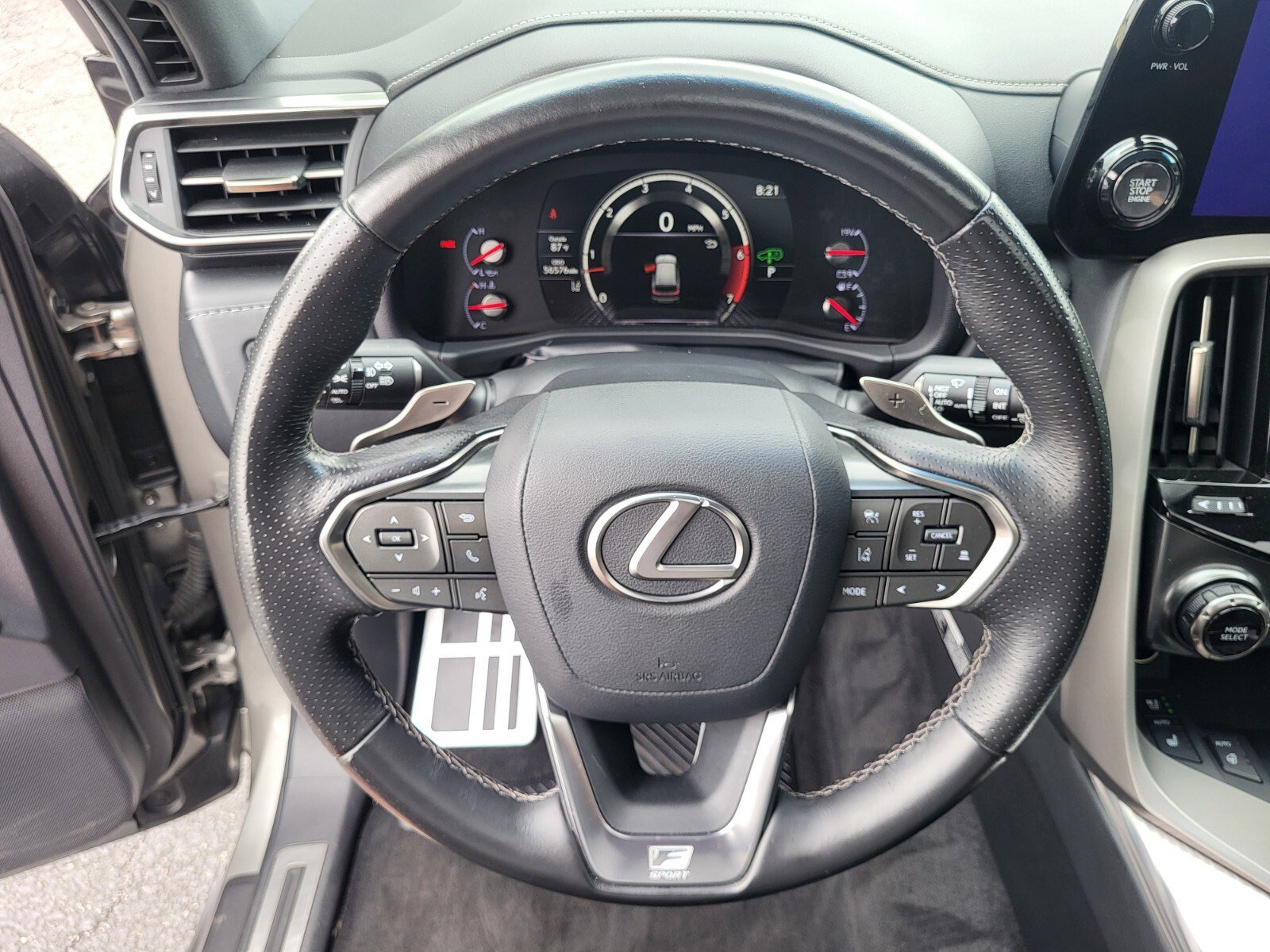 Used 2023 Lexus LX 600 F Sport w/ Accessory Package (Z1) AWD/4WD image 28