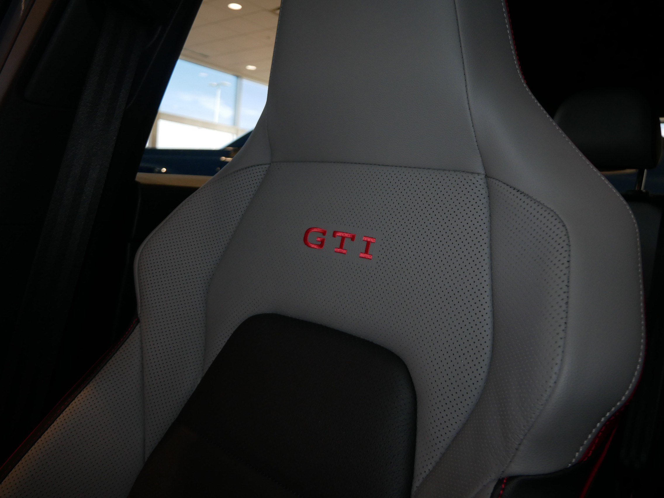 Certified 2025 Volkswagen GTI Autobahn FWD image 29