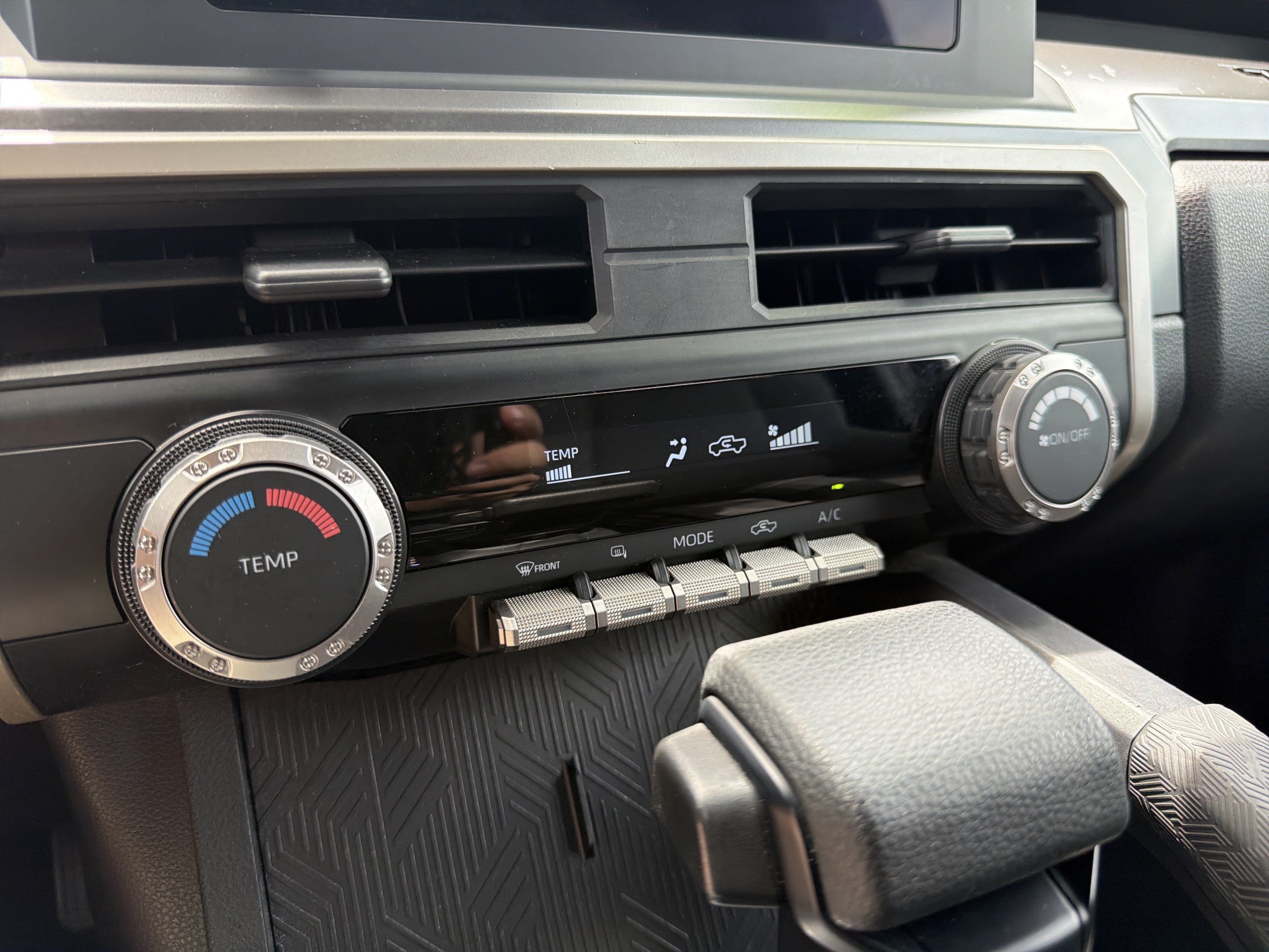 Certified 2024 Toyota Tacoma SR5 AWD/4WD image 8