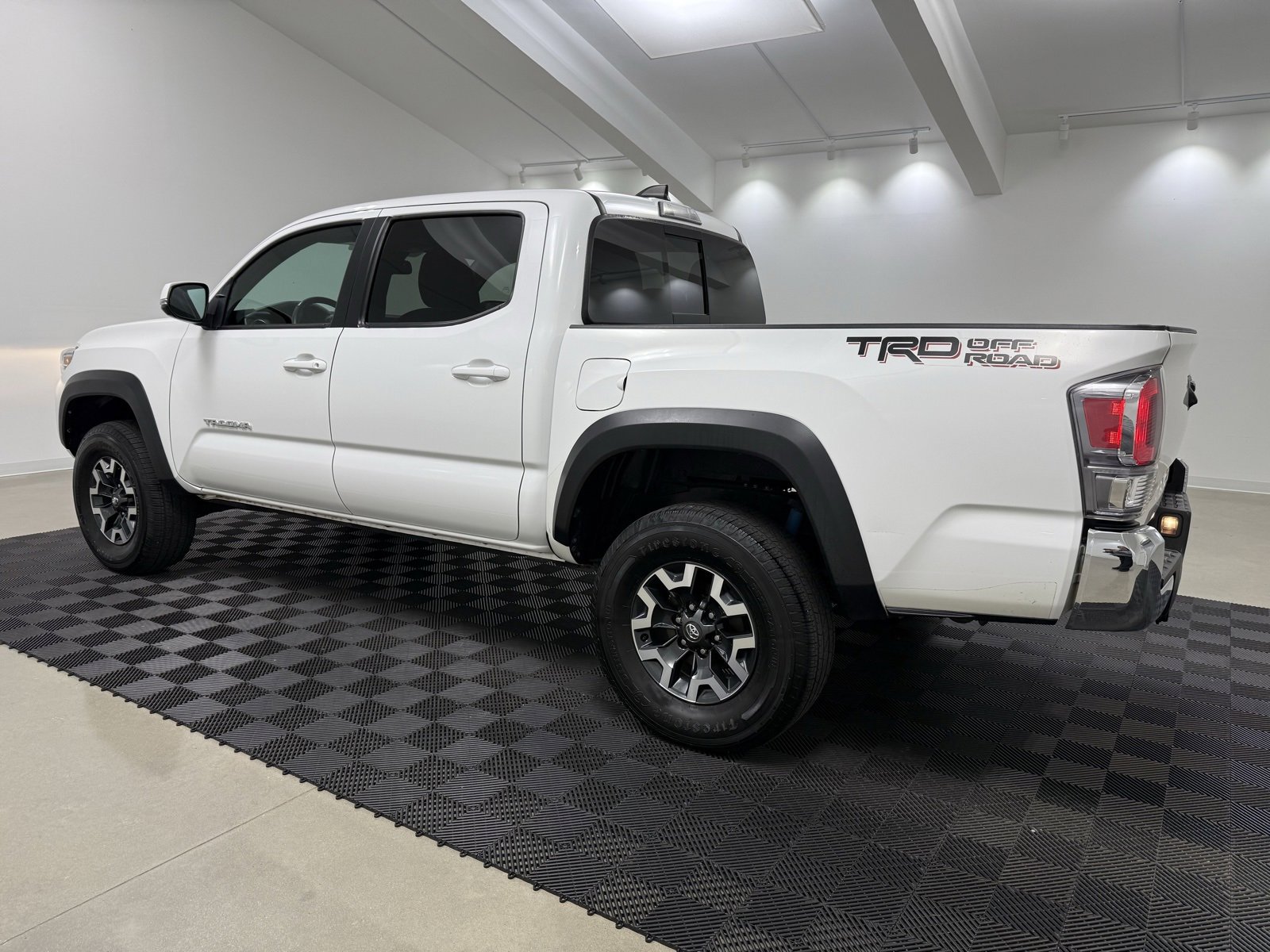 Used 2022 Toyota Tacoma TRD Off-Road image 4