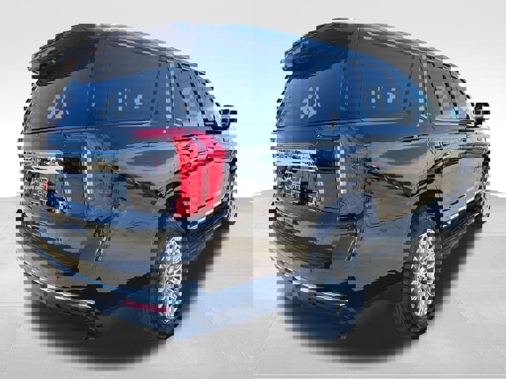 Used 2023 GMC Yukon SLT w/ SLT Luxury Package image 6