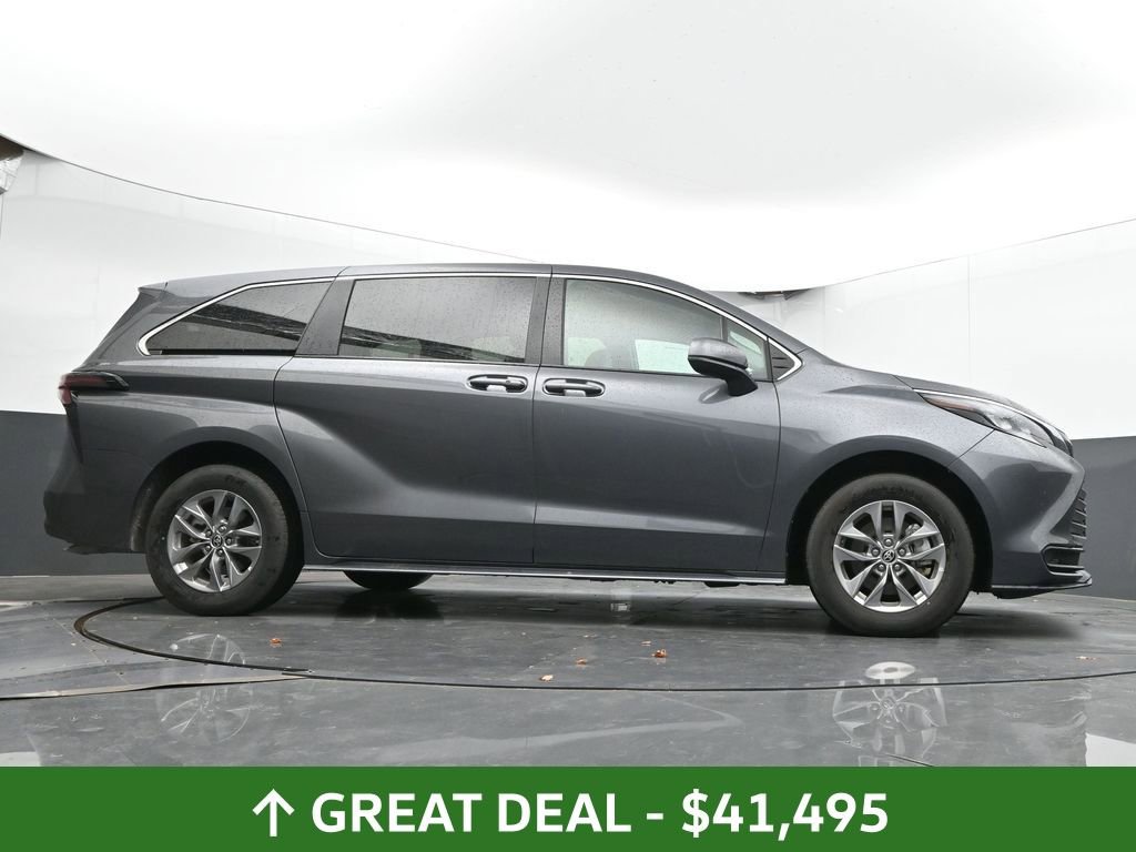 Used 2025 Toyota Sienna LE image 50