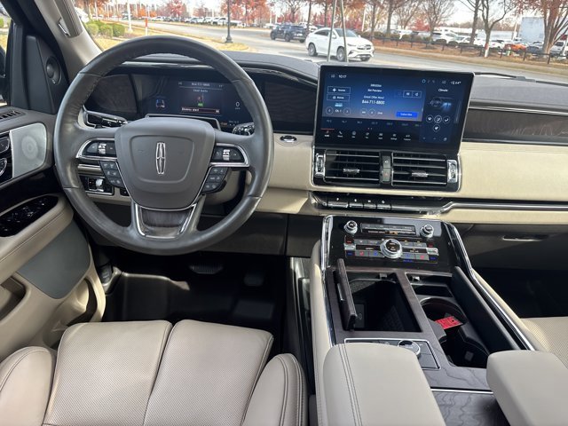 Used 2022 Lincoln Navigator Reserve image 19