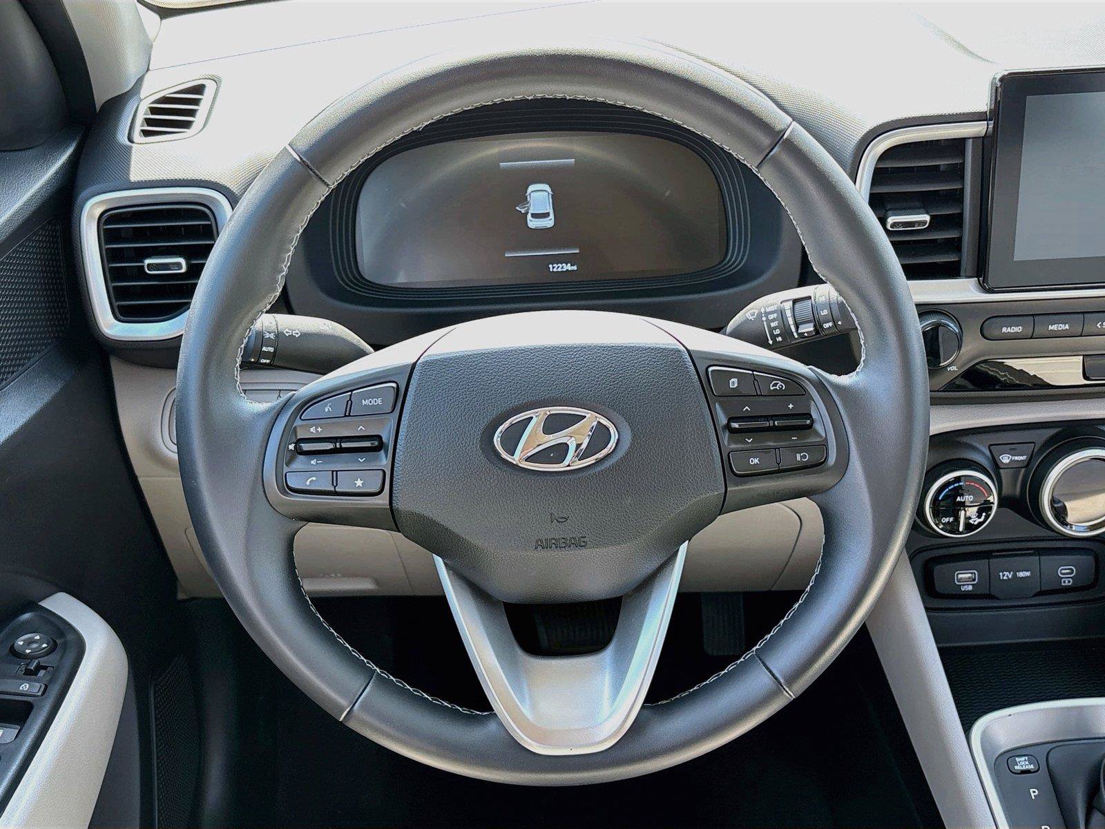 Certified 2025 Hyundai Venue SEL FWD image 18