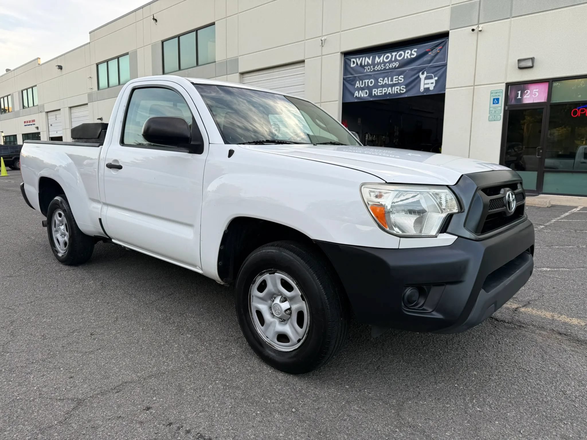Used 2014 Toyota Tacoma 2WD Regular Cab image 2