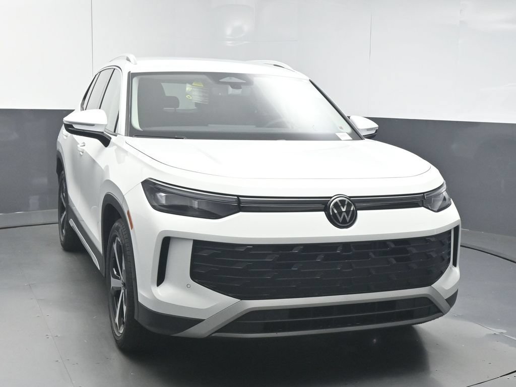 New 2026 Volkswagen Tiguan SE FWD image 2