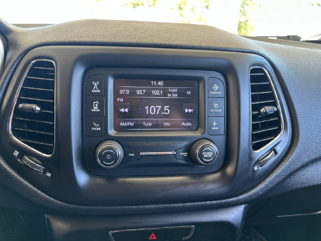 Used 2018 Jeep Compass Latitude w/ Cold Weather Group FWD image 19