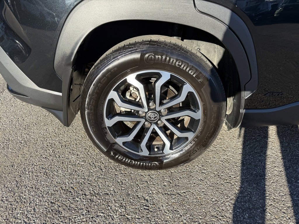 Used 2023 Toyota Corolla Cross SE image 32