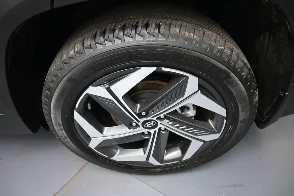 Certified 2024 Hyundai Tucson Limited AWD/4WD image 15