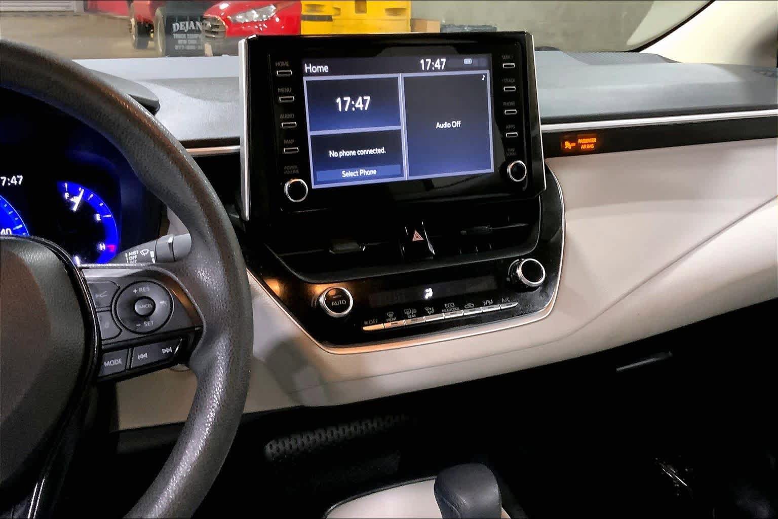 Used 2020 Toyota Corolla LE FWD image 7