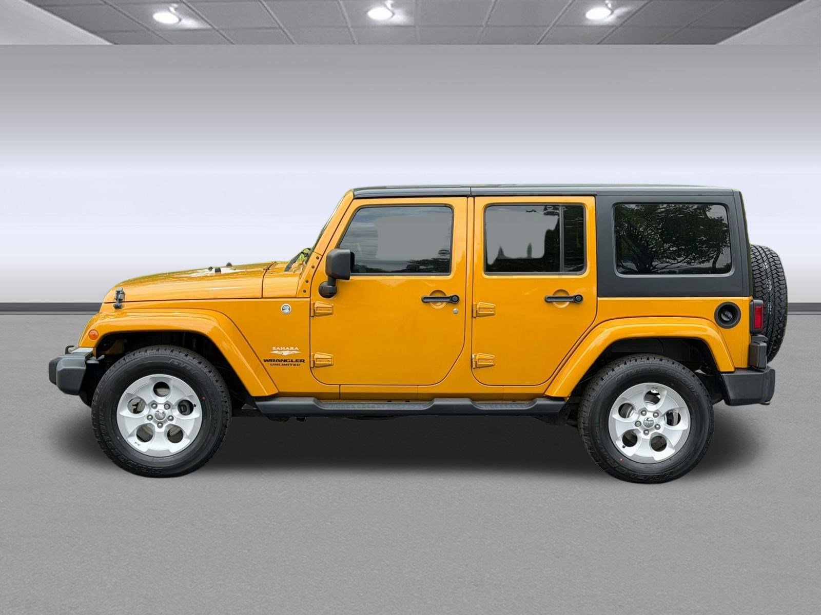 Used 2014 Jeep Wrangler Unlimited Sahara w/ Dual Top Group AWD/4WD video 2