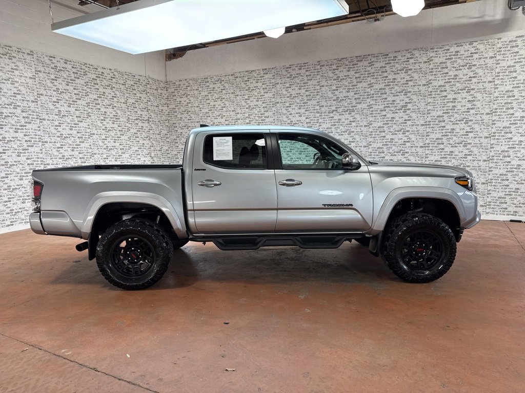 Used 2022 Toyota Tacoma Limited image 8
