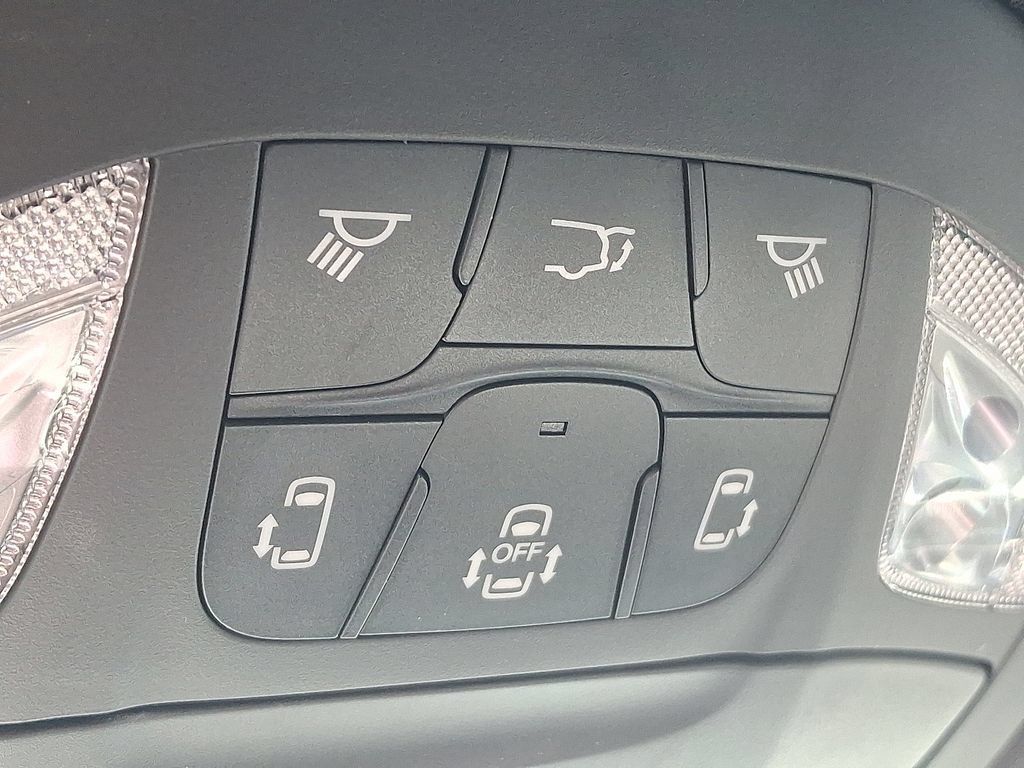 Used 2026 Chrysler Pacifica Limited FWD image 30