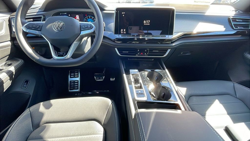 New 2026 Volkswagen Atlas Cross Sport SEL R-Line AWD/4WD image 17