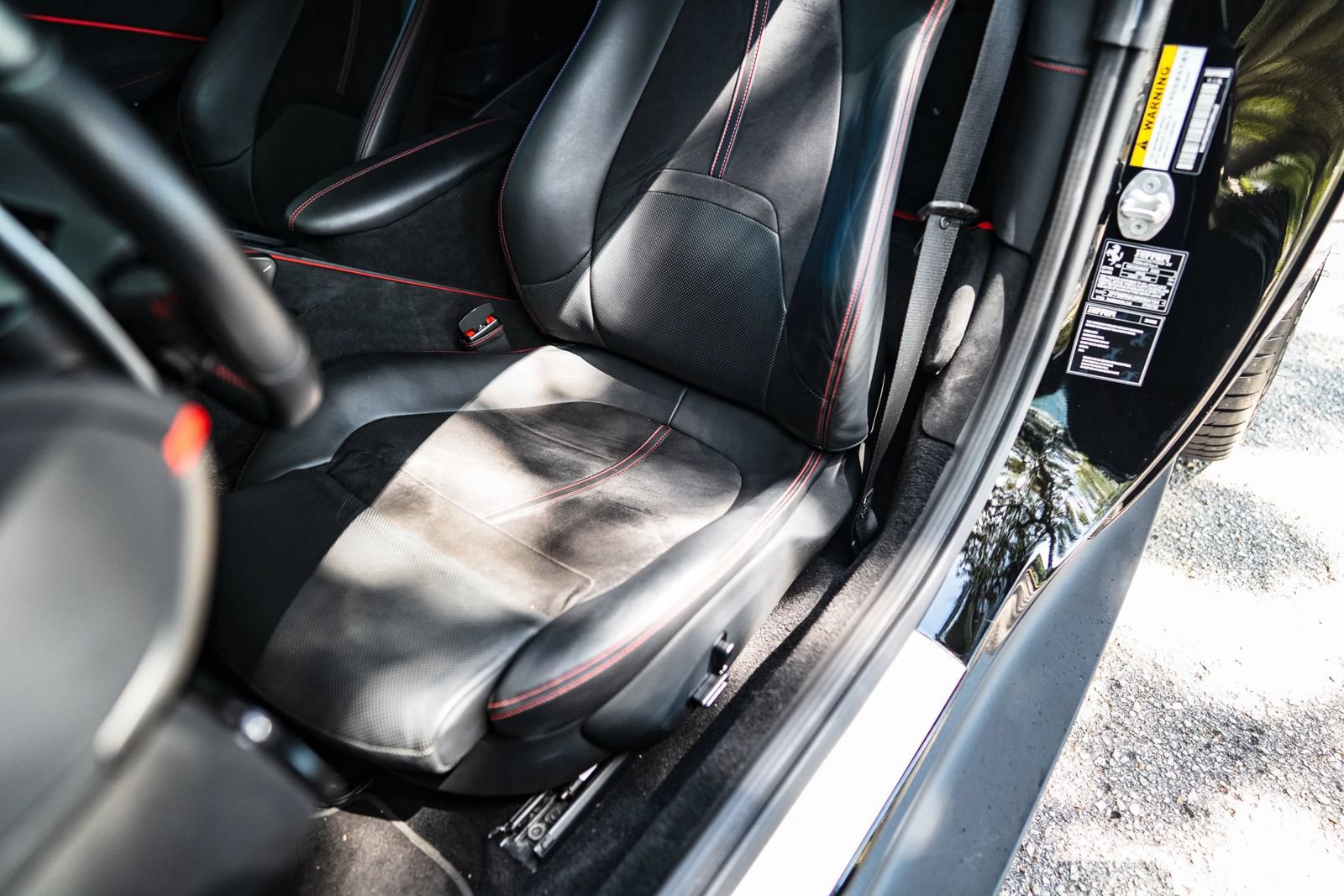 Used 2024 Ferrari Roma RWD image 18
