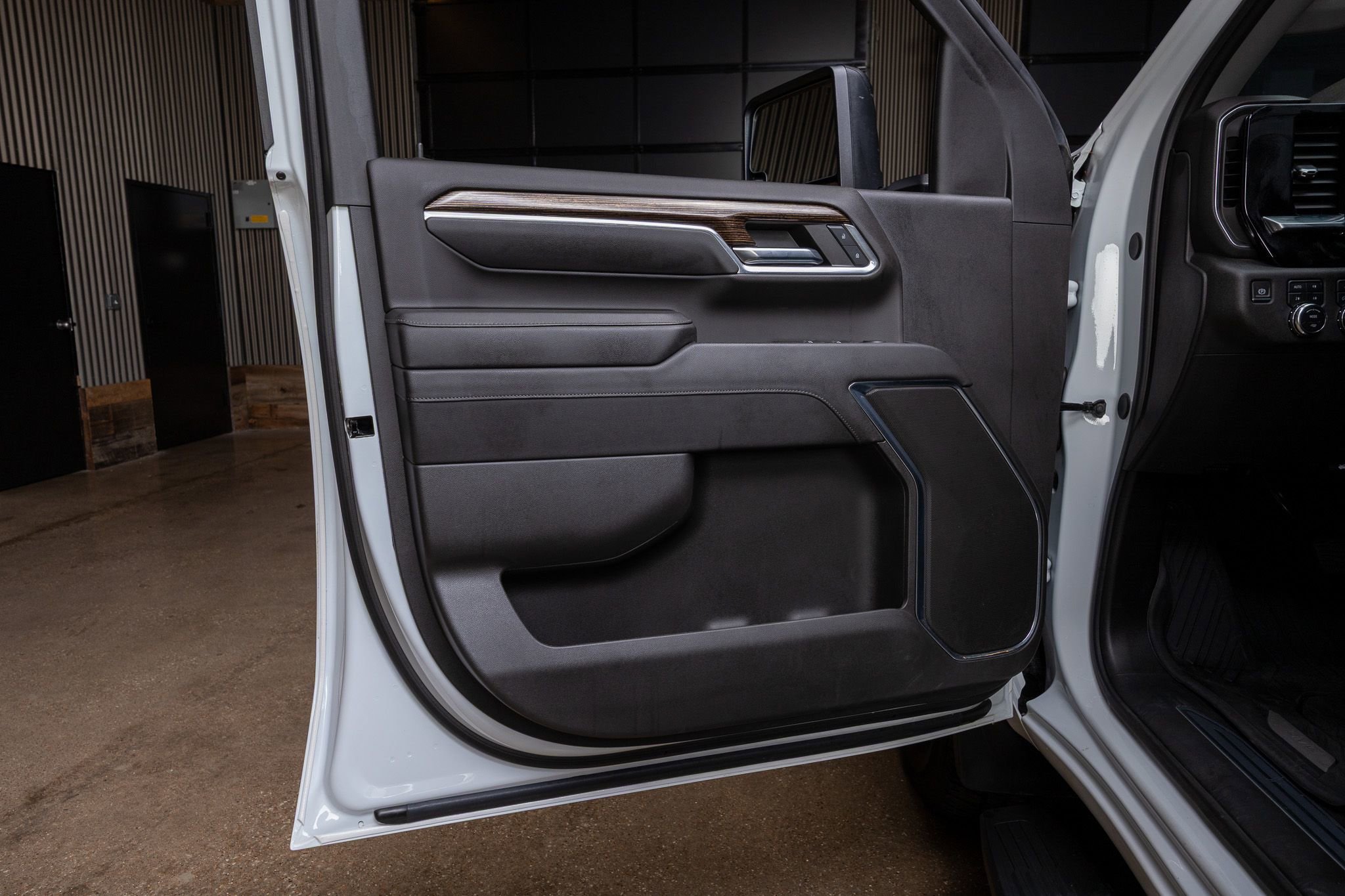 Used 2024 GMC Sierra 3500 SLE w/ SLE Value Package image 35