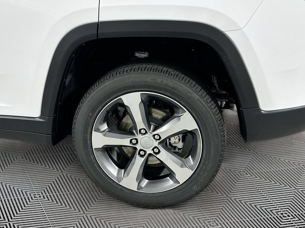 New 2025 Jeep Grand Cherokee Limited w/ Luxury Tech Group II AWD/4WD image 16