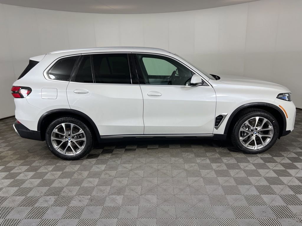 New 2026 BMW X5 xDrive40i w/ Climate Comfort Package image 2