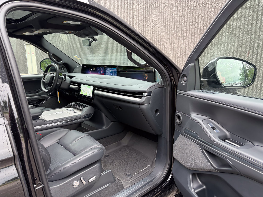 New 2027 Lincoln Navigator Reserve w/ Jet Appearance Package AWD/4WD image 33