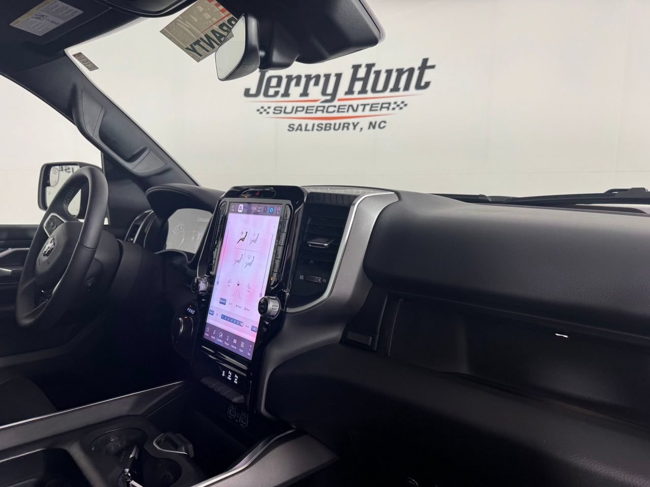Used 2025 RAM 1500 Big Horn AWD/4WD image 39