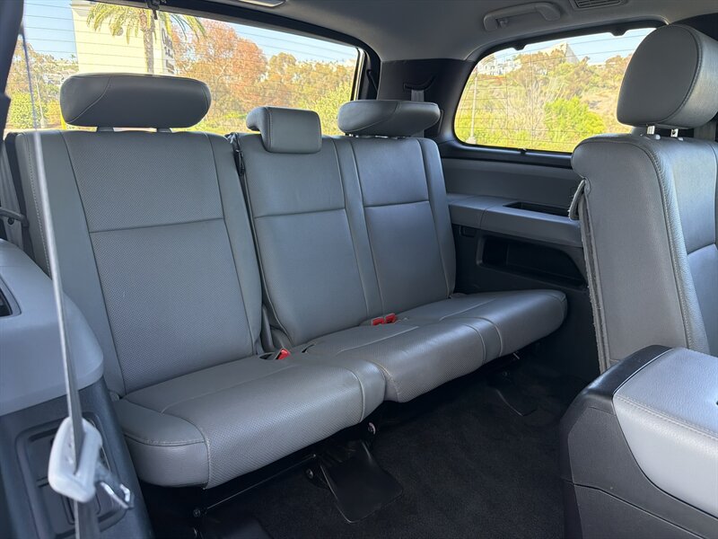 Used 2016 Toyota Sequoia Platinum AWD/4WD image 17