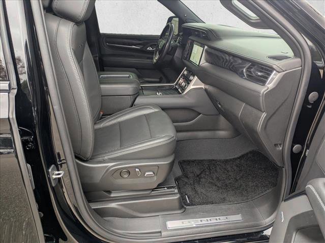 Used 2023 GMC Yukon Denali w/ Advanced Technology Package image 19
