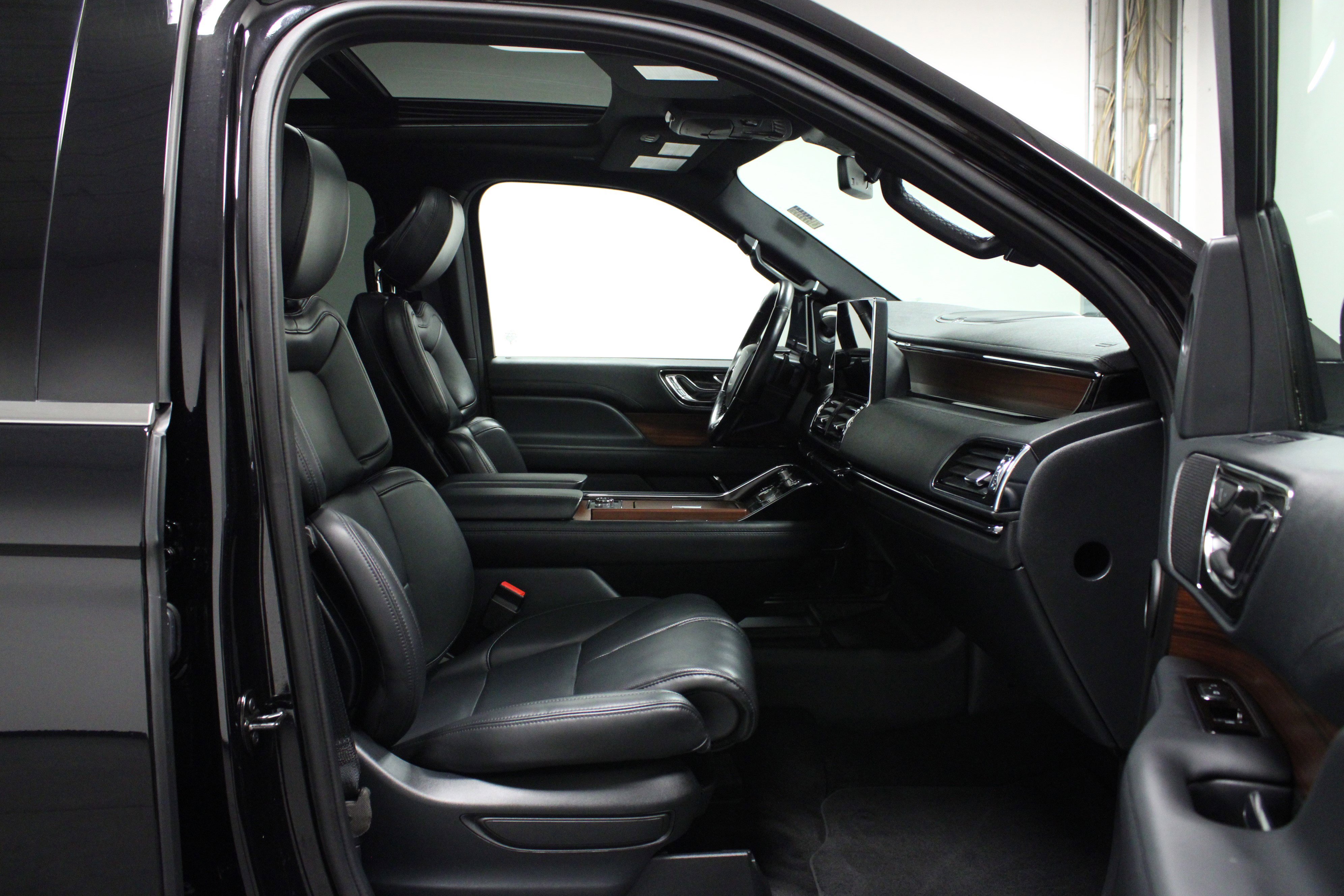 Used 2023 Lincoln Navigator L 2WD image 17