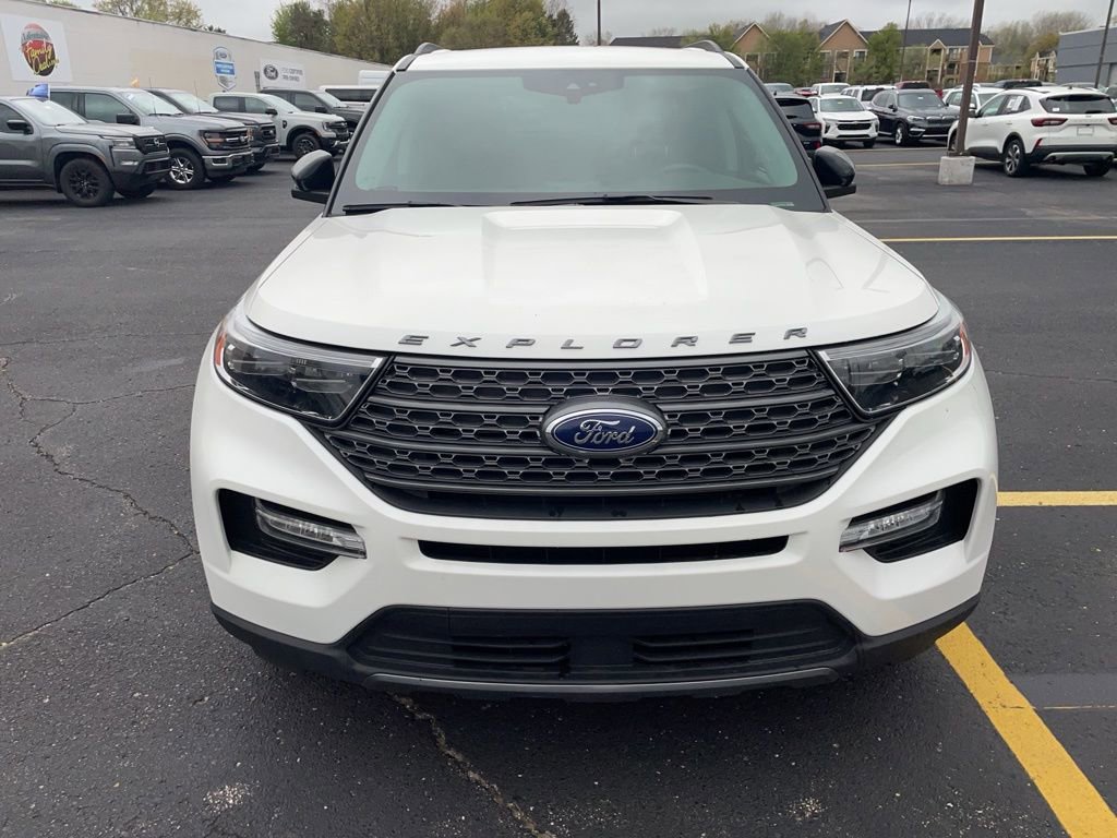 Used 2023 Ford Explorer XLT w/ Equipment Group 202A AWD/4WD image 2