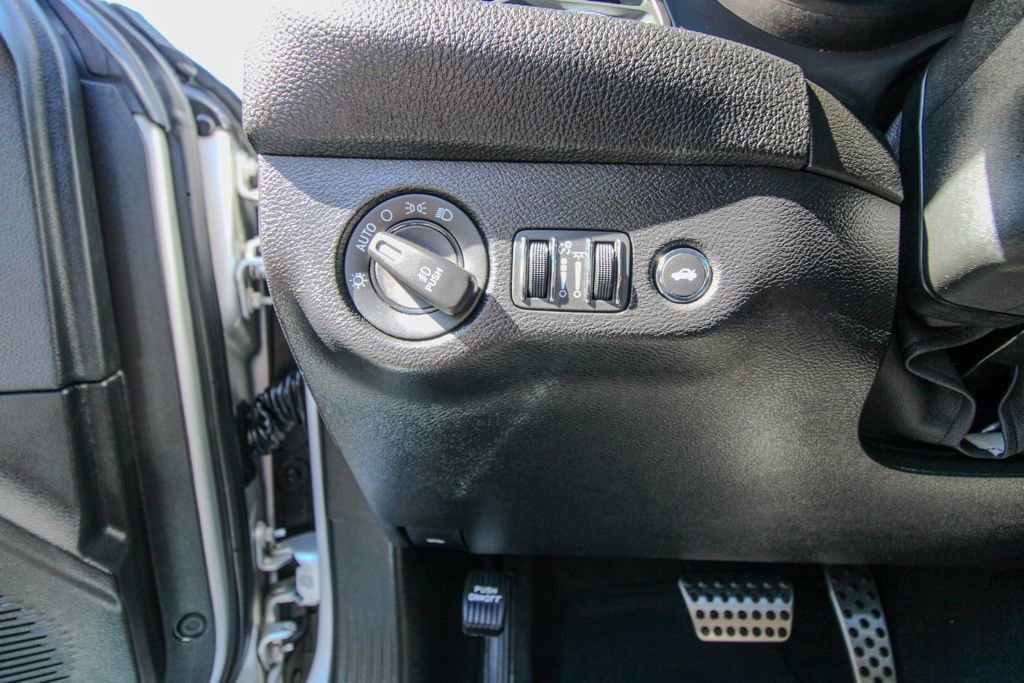 Used 2022 Dodge Challenger R/T w/ Blacktop Package image 17