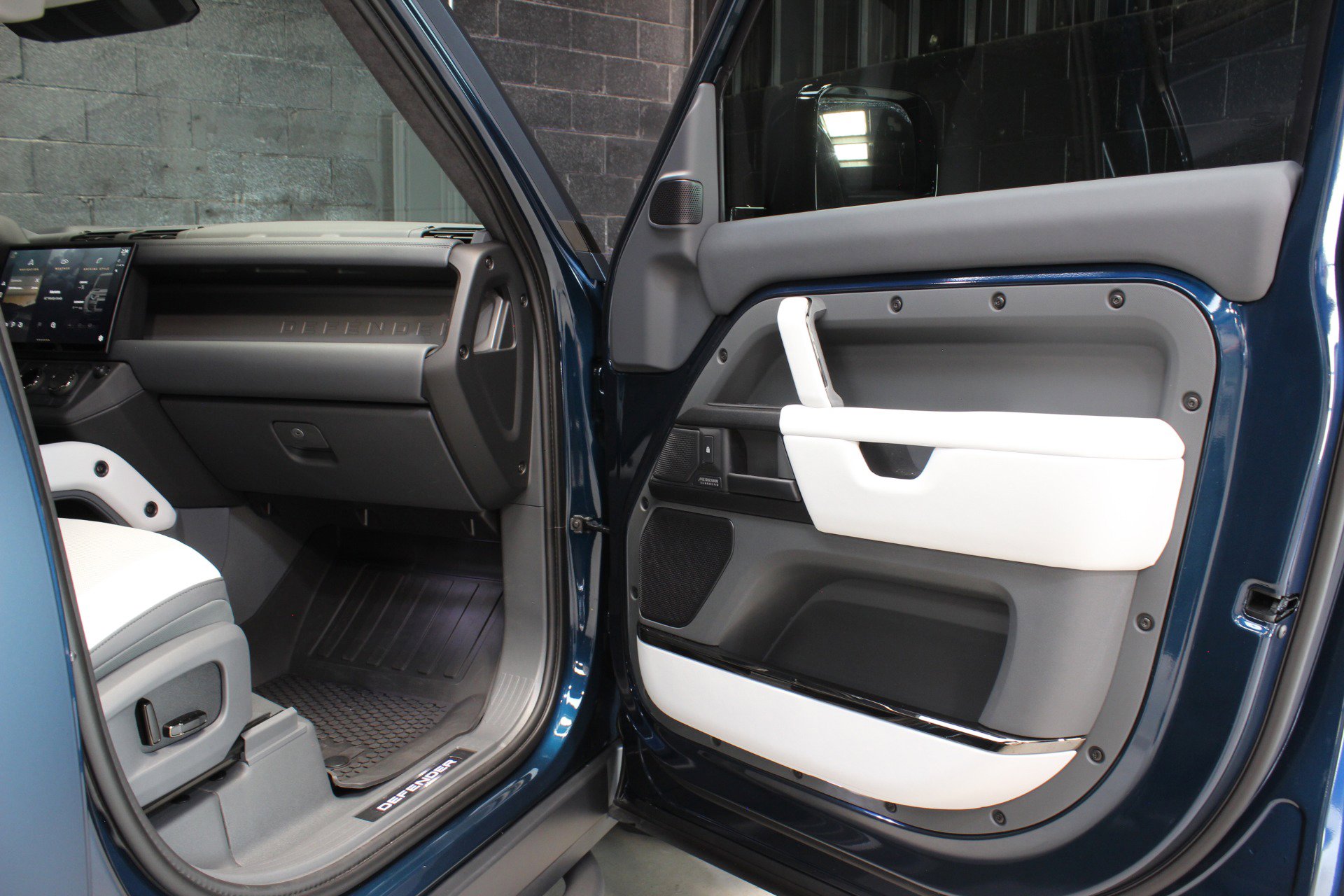 Used 2026 Land Rover Defender 110 OCTA image 36