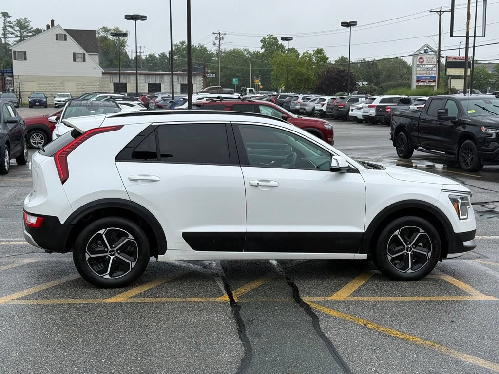 Used 2024 Kia Niro EX w/ EX Cold Weather Package FWD image 7